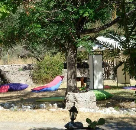 Bronz בית הארחה